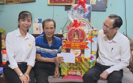Lãnh đạo TP.HCM thăm, tặng quà gia đình chính sách