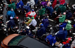 Sáng 12/11, mưa lớn khiến nhiều tuyến đường TP. Hồ Chí Minh ngập cục bộ, giao thông ùn ứ