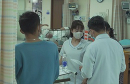 Hàng trăm người mắc cùng triệu chứng sau khi ăn bánh mì gà xé