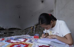 Mái ấm gia đình Việt: Ngọc Trân nuôi ước mơ làm bác sĩ để chữa bệnh cho bà và cha