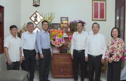 Lãnh đạo TP. Hồ Chí Minh thăm các nhà giáo tiêu biểu nhân ngày Nhà giáo Việt Nam 20/11