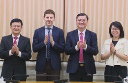 TP. Hồ Chí Minh tăng cường hợp tác quốc tế trong robot, A.I. và chính quyền số