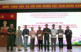 Trao kinh phí cho thương binh, bệnh binh