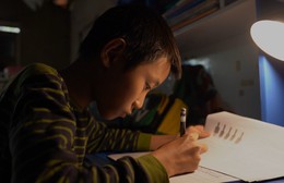 Trí Hào không biết cha, mẹ tâm thần, sống nương tựa ông bà già yếu