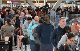 Chính phủ Mỹ tiếp tục đóng cửa, có khả năng giảm 10% số chuyến bay do thiếu nhân viên