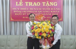 Thành ủy TP. Hồ Chí Minh trao Huy hiệu 50 năm tuổi Đảng cho đồng chí Phạm Quang Khải