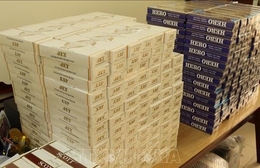 Bắt quả tang 2 chị em tàng trữ hơn 5.000 bao thuốc lá lậu