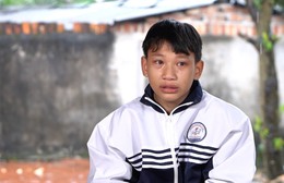 Em Quang Hiệp mồ côi cha mẹ, cùng chị gái nương tựa ngoại già yếu