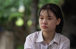 Lớn lên trong gian khó, Minh Hằng hiểu chuyện đến đau lòng