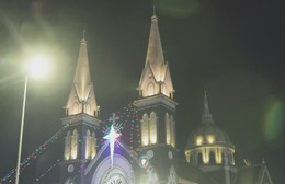 Không khí Giáng sinh rộn ràng tại khu vực Nhà thờ Phú Cường