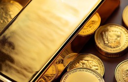 Thị trường ngày 25/12: Vàng tiếp tục lập đỉnh, xăng dầu quay đầu giảm