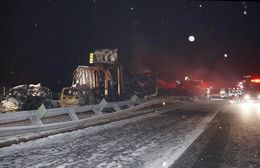 Nhật Bản: Tai nạn liên hoàn trên cao tốc trong đêm tuyết rơi
