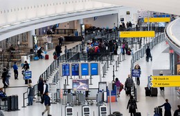 Mỹ tạm dừng toàn bộ hồ sơ xin nhập cư của công dân 19 quốc gia