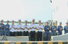 Mang tết ấm đến Trường Sa