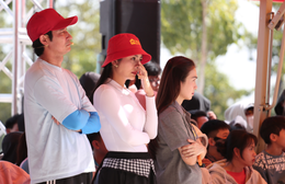 Vân Trang, Huy Khánh xúc động khi trở lại "Mái ấm gia đình Việt"