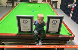 Kỷ lục thế giới của cậu bé 2 tuổi ở môn billard snooker