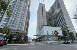 Nghi vấn một người rơi tầng cao tử vong bên hông tòa nhà đường Thi Sách