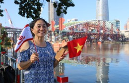 Hợp long cầu đi bộ, ngày vui bên sông Sài Gòn