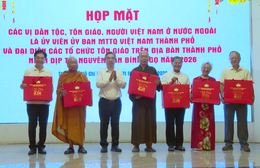 Gặp gỡ, chúc Tết các vị chức sắc tôn giáo, vị dân tộc đại diện Hội Người Việt Nam ở nước ngoài