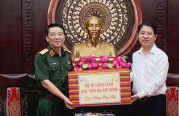 Bộ Tư lệnh Lăng Chủ tịch Hồ Chí Minh thăm chúc tết TP. Hồ Chí Minh