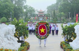 Lãnh đạo TP. Hồ Chí Minh viếng Đền tưởng niệm liệt sĩ Bến Dược và Nghĩa trang liệt sĩ xã An Nhơn Tây