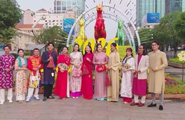 Rực rỡ áo dài Việt trước thềm khai mạc Đường hoa Nguyễn Huệ