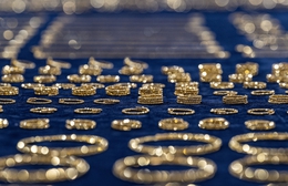 Sáng 17/2, giá vàng thế giới ở quanh mốc 5.000 USD/ounce