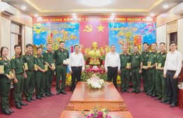 Lãnh đạo TP. Hồ Chí Minh trao tặng 100 suất quà Tết tại đặc khu Côn Đảo