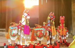 Làm mới ngựa kéo gỗ: Khi người trẻ "đánh thức" di sản