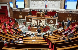 Chính phủ Pháp vượt qua hai cuộc bỏ phiếu bất tín nhiệm