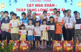 Cây Mùa Xuân - "Thắp sáng lòng nhân ái" lần thứ 25: Trao tặng 2.000 phần quà Tết
