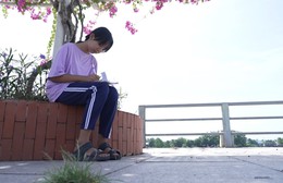 Chuyện bé Huỳnh Yến mồ côi mẹ, cha ngoài 60 tuổi bốc vác nuôi hai con