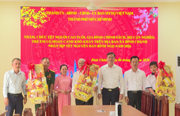 TP. Hồ Chí Minh: Chúc Tết và tặng quà các gia đình tiêu biểu tại xã Bình Chánh và Hưng Long