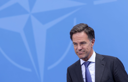 NATO: Hàng chục quốc gia đang phối hợp mở lại eo biển Hormuz