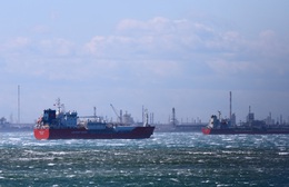 Iran muốn thu phí tàu thuyền đi qua eo biển Hormuz