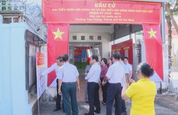 Đoàn ông Nguyễn Công Danh kiểm tra công tác chuẩn bị bầu cử