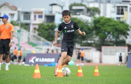 Ngày hội bóng đá HD tại TP. Hồ Chí Minh: HLV Kim Sang Sik truyền cảm hứng cho cầu thủ nhí