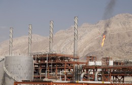 Giá dầu thế giới tăng gần 20%, vượt 110 USD/thùng