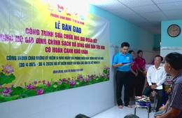 Phường Bình Đông bàn giao 2 nhà Đại đoàn kết cho hộ khó khăn