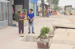 Nhiều hố trồng cây không che chắn trên đường Lý Tự Trọng, tiềm ẩn nguy cơ mất an toàn