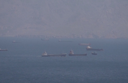 Iran cảnh báo tấn công tàu qua eo biển Hormuz