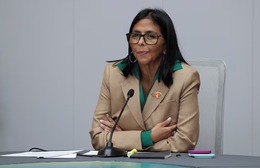 Mỹ dỡ bỏ trừng phạt Tổng thống lâm thời Venezuela Delcy Rodriguez