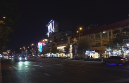Nhiều biển quảng cáo lớn ngoài trời ở TP. Hồ Chí Minh tắt điện từ 22 giờ tới sáng