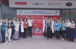 Nữ giáo viên được chăm sóc da liễu miễn phí trong Ngày Sức khỏe toàn dân