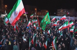 Người dân Iran đổ về Quảng trường Enghelab ủng hộ Lãnh đạo Tối cao Mojtaba Khamenei
