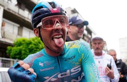 Guillermo Silva thắng chặng 2 và xé Áo Hồng tại Giro d'Italia 2026