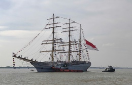Chuyến thăm hữu nghị của tàu huấn luyện Hải quân Indonesia Kri Bima Suci tới TP. Hồ Chí Minh
