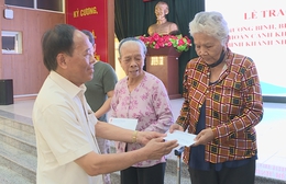 Trao kinh phí hỗ trợ cho thương binh, bệnh binh