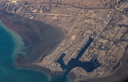 Mỹ không kích cảng Bandar Abbas, bác đề xuất thỏa thuận của Iran