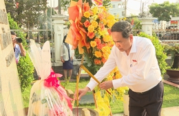 Chủ tịch Quốc hội Trần Thanh Mẫn dâng hương tại Di tích lịch sử văn hóa quốc gia Dinh quận Hóc Môn